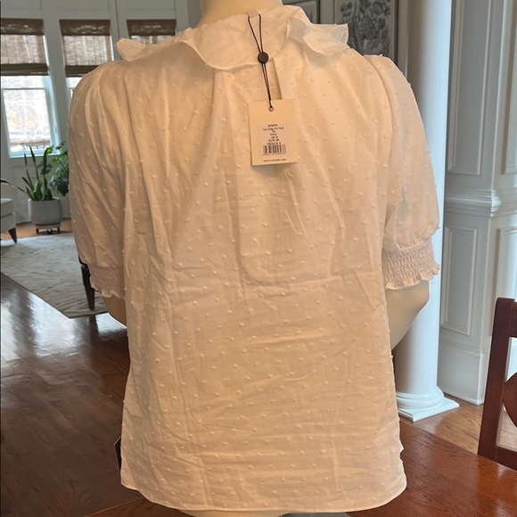 Chic White Ruffle Blouse - Picture 7 of 8